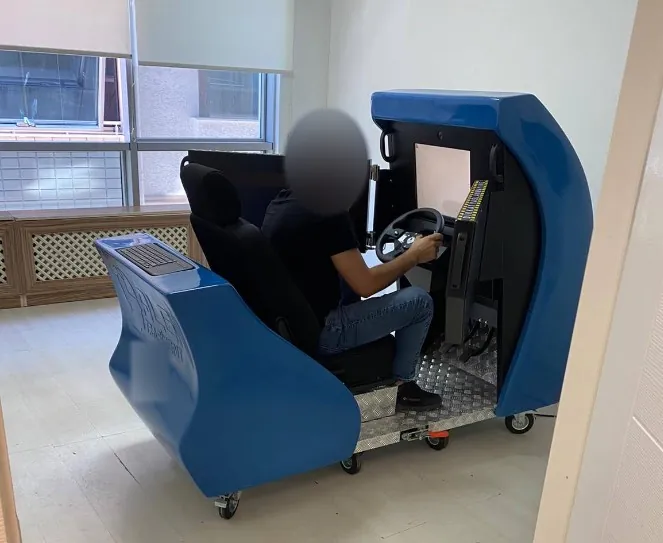 Kaynarca / Pendik’teki test odasında psikoteknik simülatörü başında direksiyon testi uygulaması - Sapanbağları’ndan gelen sürücüler için psikoteknik